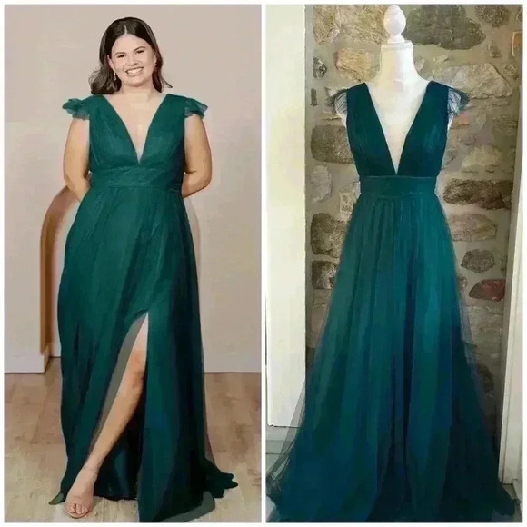 Revelry Dresses & Skirts - Revelry Cora Tulle v Neck Maxi Dress Classic Emerald 336 Womens 8